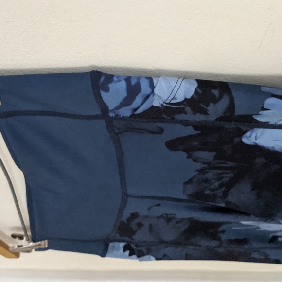 NWoTs Dharma Bums Capri Leggings 8 - Picture 5 of 10